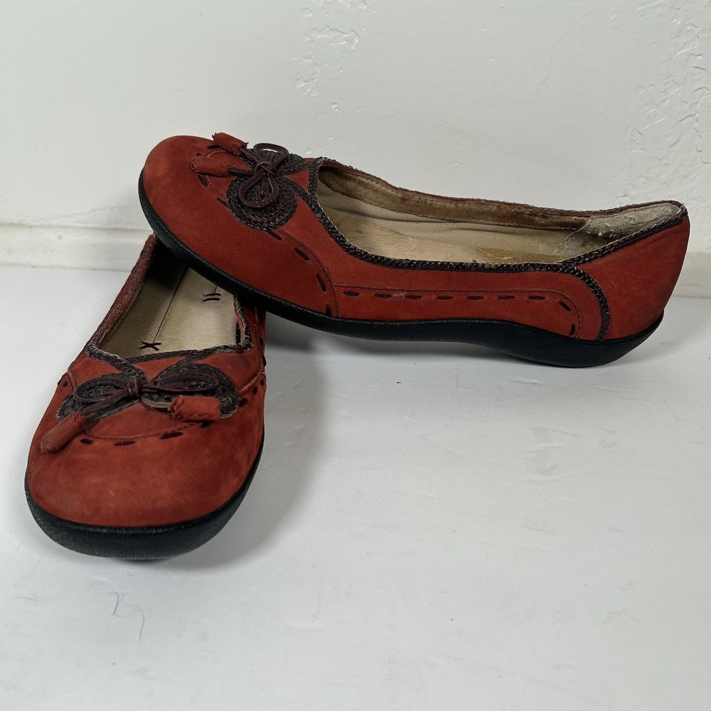 Hush‎ Puppies Red Leather Suede Embellished Flats Womens size 9.5